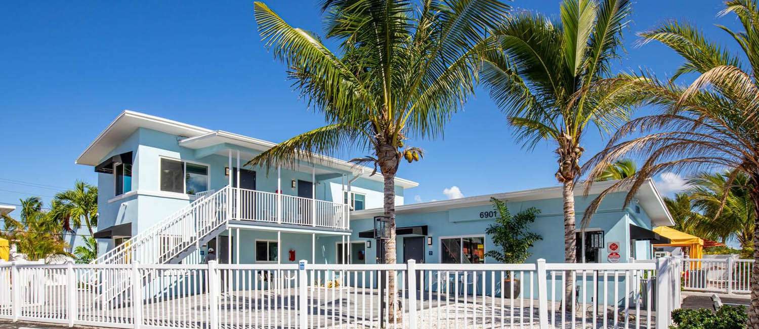 TAKE A LOOK AT THE FEATURES AND AMENITIES <br> OF OUR UNIQUE ST. PETE BEACH HOTEL